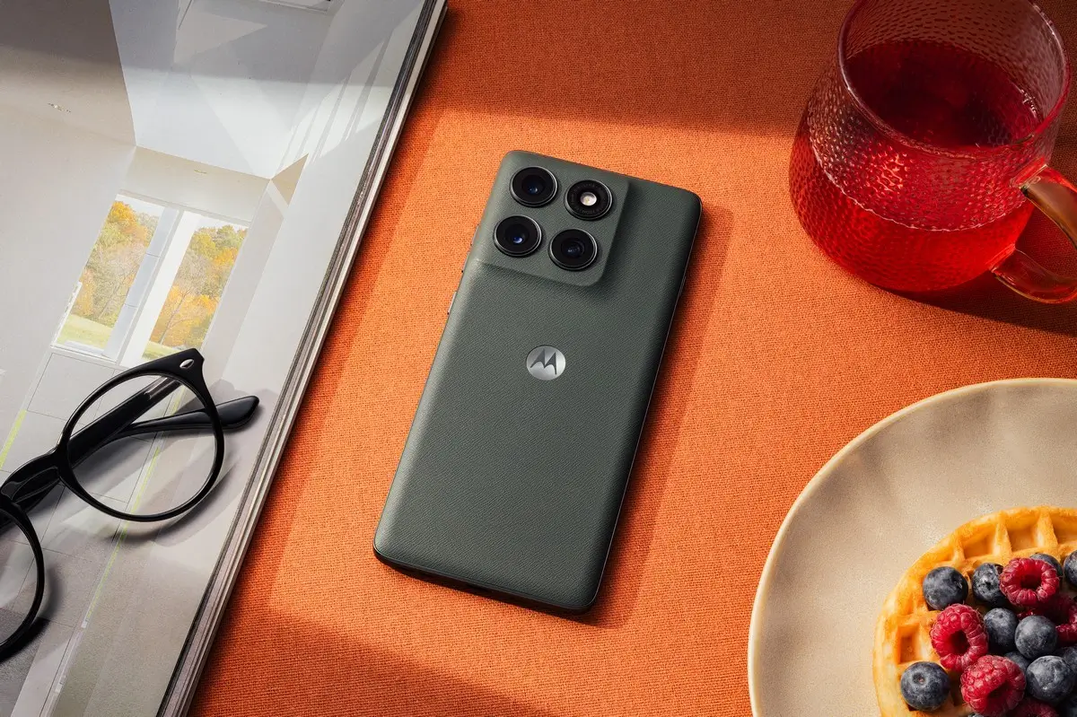 Motorola Edge 2025 ينطلق رسميًا في أمريكا الشمالية مع زر AI Key الذكي 2 زر AI Key