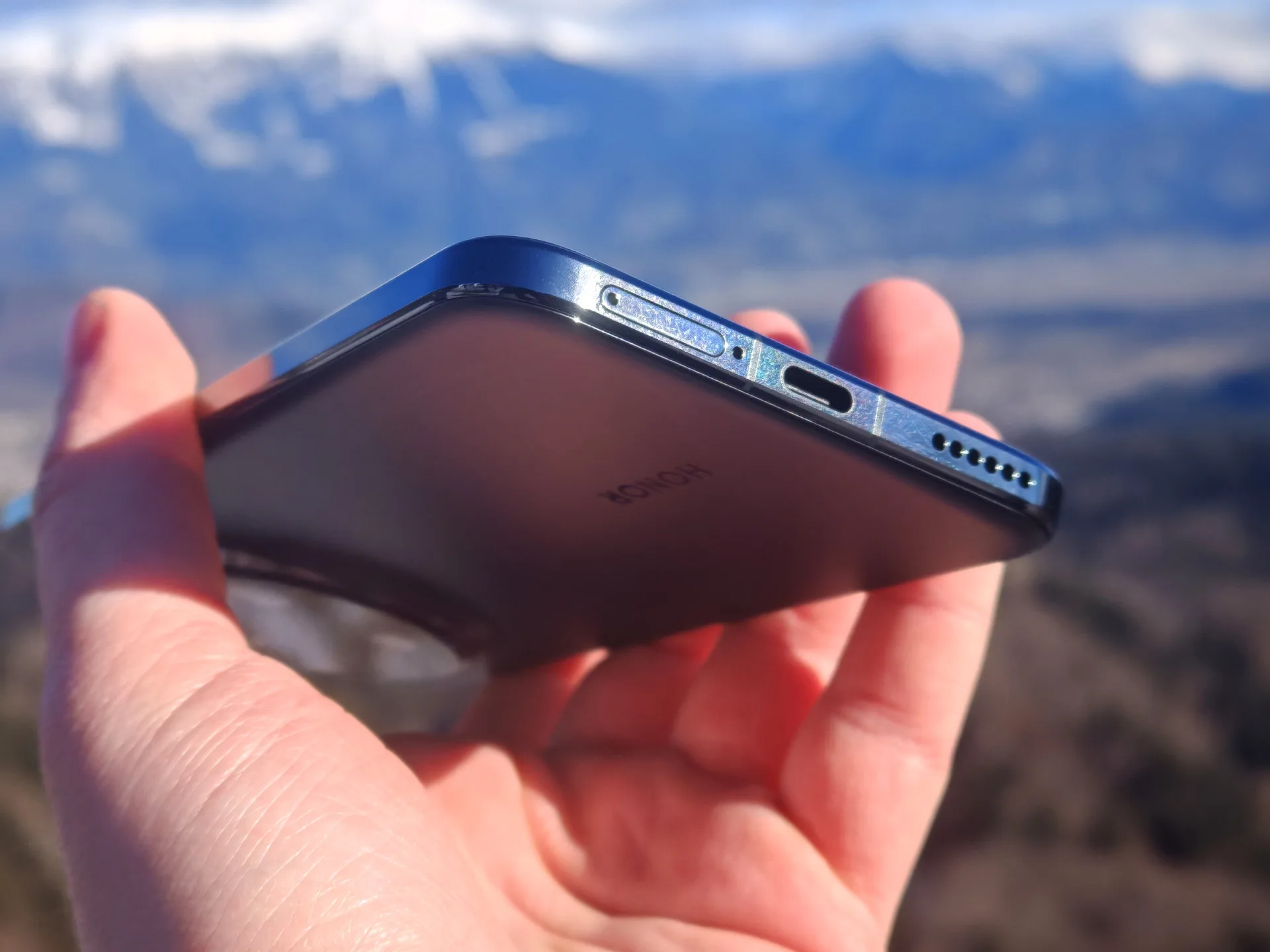 honor magic 7 pro handson bottom.jpg