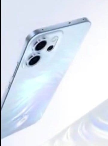 ألوان OPPO Reno 14 الرسمية: أناقة البحر والزمرد! 2 Mermaid Blue