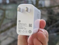 فتح صندوق Xiaomi 17 Ultra: هاتف ذكي راقٍ مع ملحقات USB-A في 20