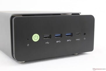 خصم جذاب على حاسوب GMKtec K12 المصغر بمعالج Ryzen 7 وذاكرة 32 جيجابايت