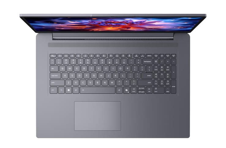 لينوفو تطلق حاسوباً محمولاً جديداً بحجم 17 بوصة بمعالج Intel Wildcat Lake