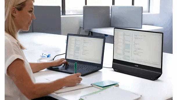 فيليبس تطلق شاشة أعمال جديدة بميزات عرض مزدوجة