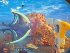 مطورو Subnautica 2 يردون على انتقادات عدم وجود أسلحة