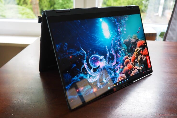 تخفيض كبير على لابتوب Lenovo Yoga 7 مع شاشة OLED ومعالج AMD Ry